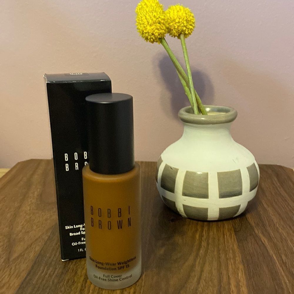 Bobby Brown skin long-wear weightless foundation